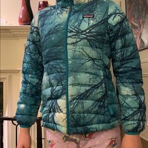 Patagonia teal pattern girl’s jacket. Medium 10.